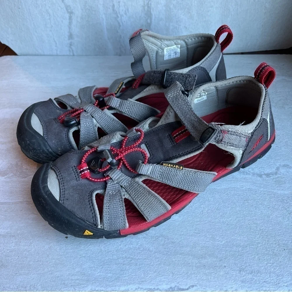 ** Keen Newport H2 Sport Red Gray Black Sandals Mens 6 Womens 7.5